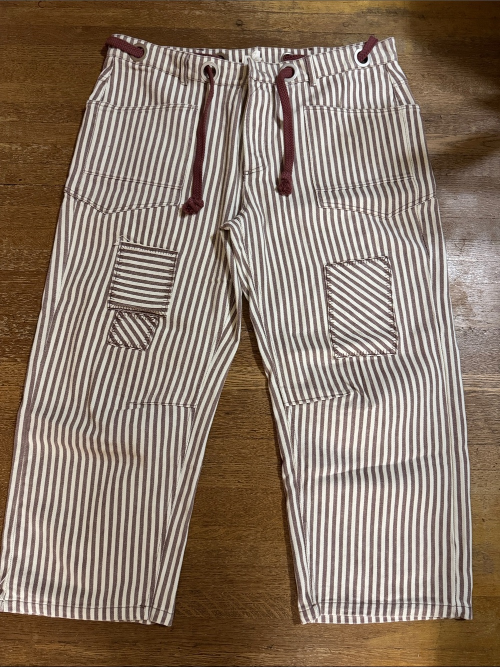 BiBi Cream and Burgundy Striped Cropped Patch-Pocket Pants